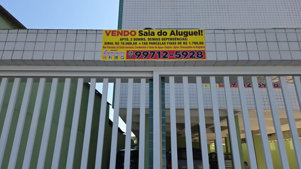 Apartamentos, Vila Margarida, São Vicente, SP.