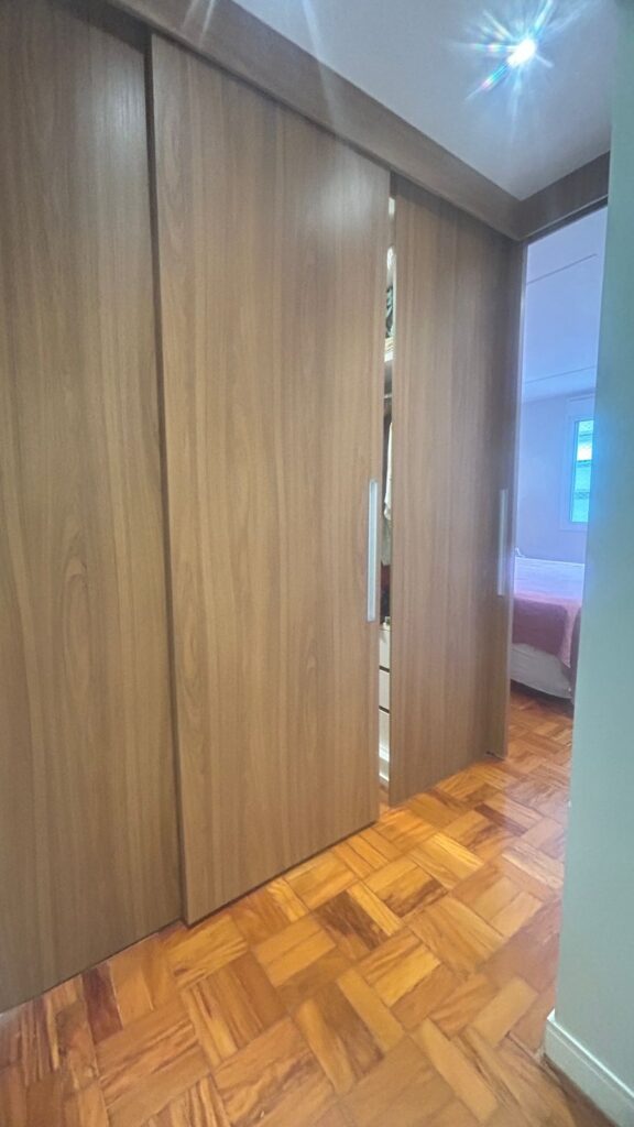 Apartamento Gonzaga 2 garagens demarcadas (1 por andar)